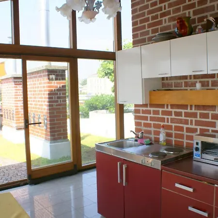 Grosse Dachwohnung Mit Terrasse Und Wintergarten Apartment *