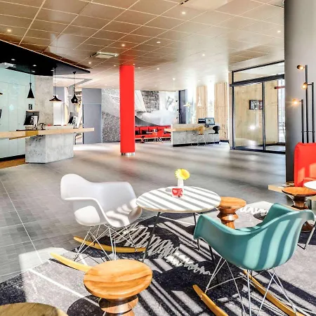 Ibis Hauptbahnhof Hotel 3*